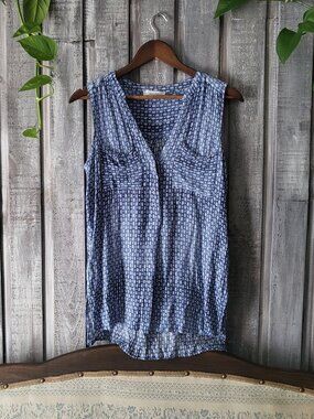 Blue Geometric Sleeveless Button Up Blouse Medium
